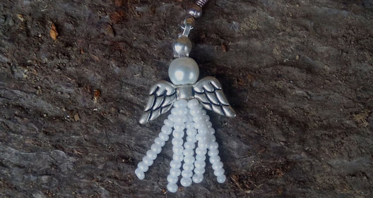 Návod, ako vyrobiť anjelika z korálikov z Rokajlu