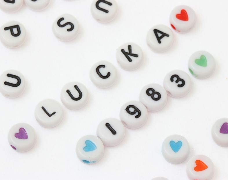 Korálky s písmenkami