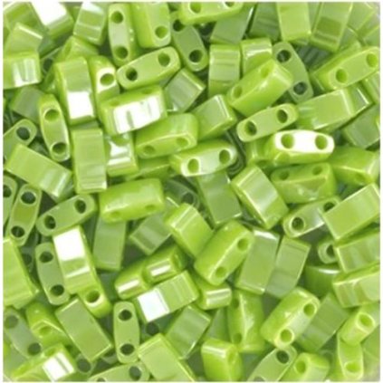 Miyuki Half Tila 5/2,4mm opaque luster chartreuse (HTL-439)