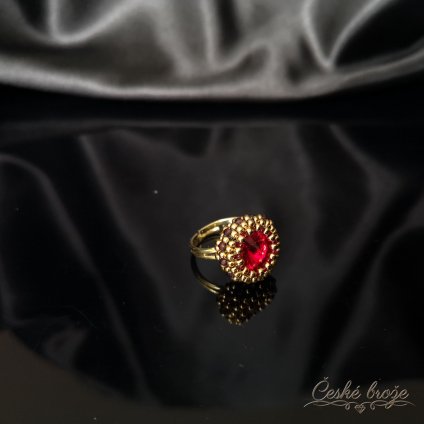 Český prsten "Almandinové pohlazení" - okouzlující šperk v luxusním dárkovém balení s pečetí