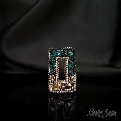 Česká brož „Smaragdové ombré“ – okouzlující šperk v luxusním dárkovém balení
