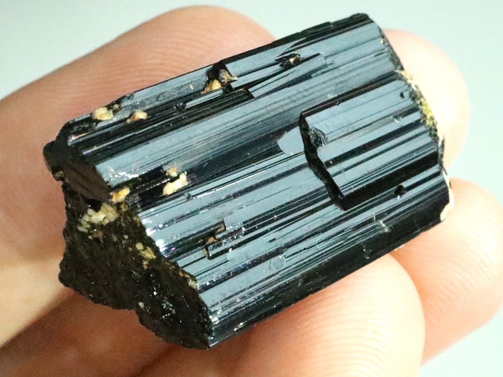 cerny turmalin pocukrovany albitem pikarec vysocina 1