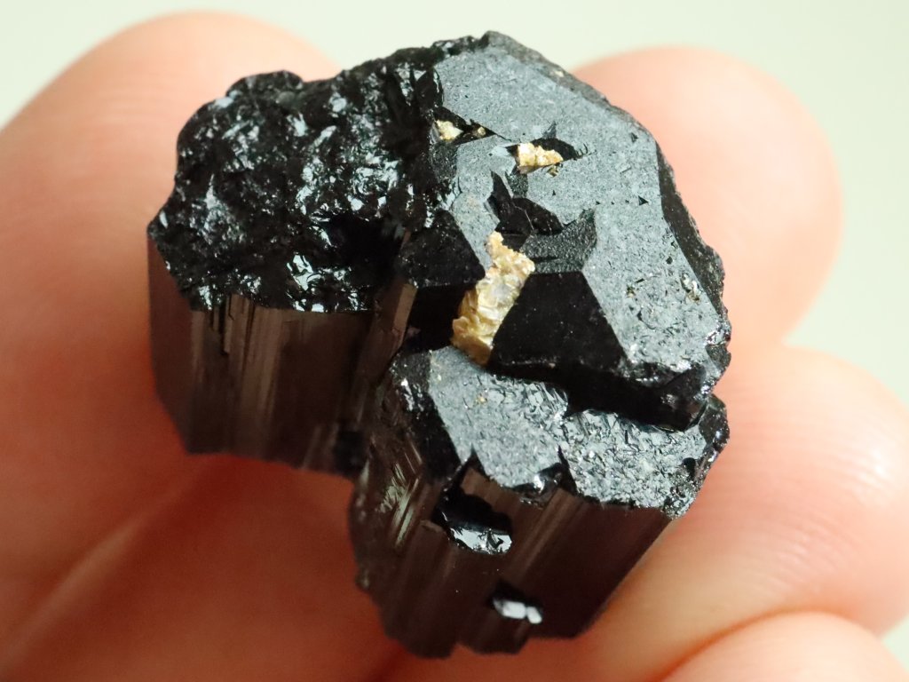 cerny turmalin skoryl leskly ukonceny zajimavy 1