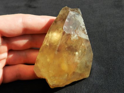 citrin krystal pravy prirodni kamen cesky vysocina zluty drahy lecivy ucinky obrazky 19