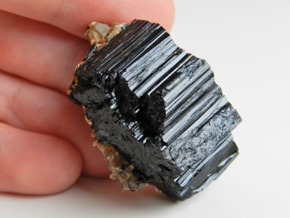 cerny turmalin skoryl zahneda muskovit cesky drahokam obrazek 8