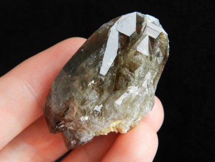 Oboustranně vyvinutý krystal záhnědy s nevšedním růstem - srostlice