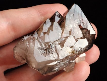 zahneda srostlice krystaly estetika luxusni drahy kamen sbirkovy sklene obrazky 1