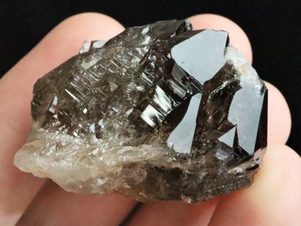 zahneda krystal tmavy cesky prirodni kamen prodej obrazky 1