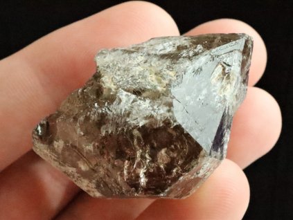 krystal zahneda prirodni surovy kamen barevna.duha duhovy odlesk 1