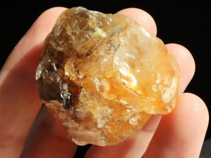 citrin kamen mineral nerost vzorek kousek valounek ukazka cesky 1