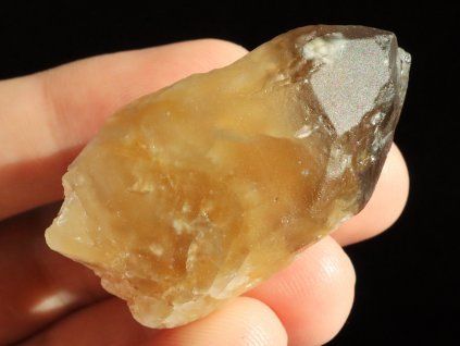 citrin krystal tmavou spickou knezeves lokalita naleziste 1