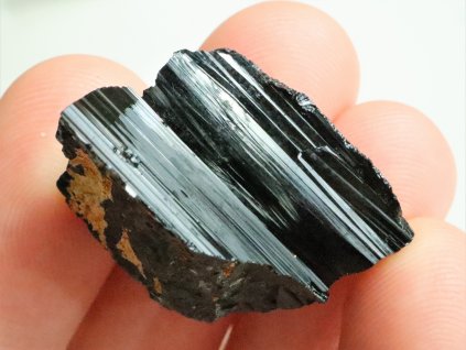 cerny turmalin skoryl netradicni zvlastni unikatni zajimavy obrazky 1