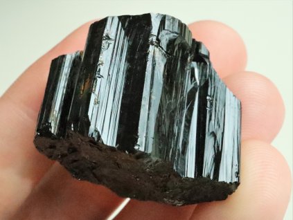 cerny turmalin skoryl obrazky 3