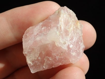 ruzenin prirodni surovy neupraveny cesky kamen nerost mineral drahokam obrazky 1