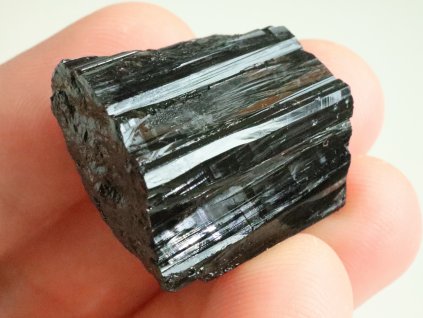 spalik valecek krysta skoryl cerny turmalin cesky kamen 1