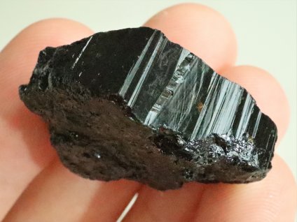 cerny turmalin skoryl plochy uzky spalik valecek 2