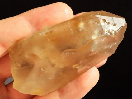 citrin krystal zluty ohlazeny prijemny mazlivy prirodni cesky drahy kamen 1