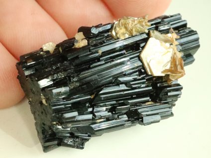 cerny turmalin skoryl hypoparalelni vzacny rust cesky kamen 1