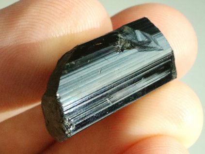 cerny turmalin valecek spalik cesky kaminek 1