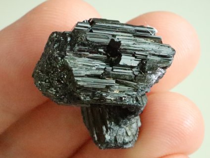 cerny turmalin skoryl srostlice jehlicovity rust 1