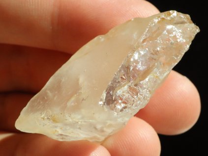 kristal surovy prirodni kamen prodej 1