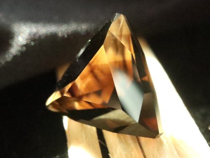 morion cerna zahneda brouseny kamen brus drahokam 1