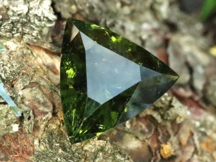 vltavin brouseny vybrus brus cesky kamen tektit moldavit 1