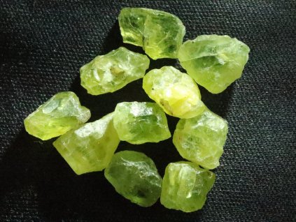 mineral olivin zrna obrazek 1