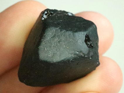 ohlazeny cerny turmalin skoryl obrazek 1
