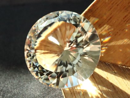 kristal brouseny cesky kamen drahokam briliant vybrus vysocina obrazky 1