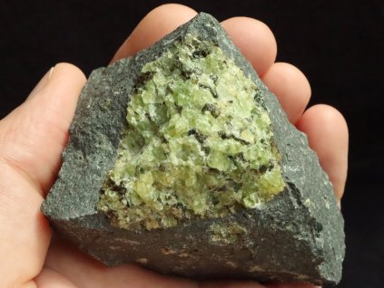 olivin cesky zeleny kamen obrazky 1