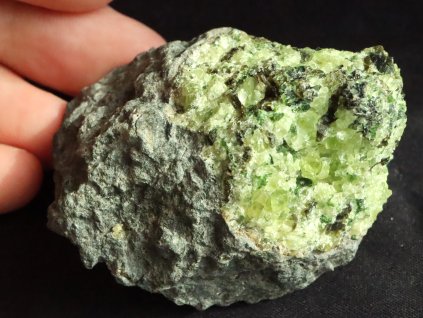 olivin kvalitni esteticky vzorek kamen prodej foto 1