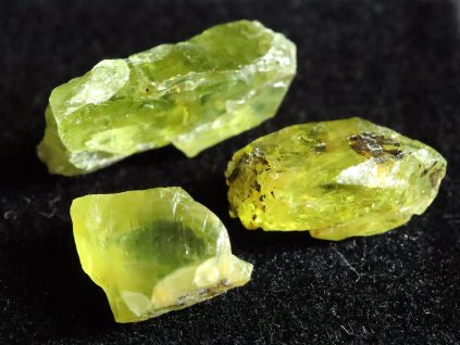 olivin zrna prusvitna zelena olivove zbarvena obrazky 1