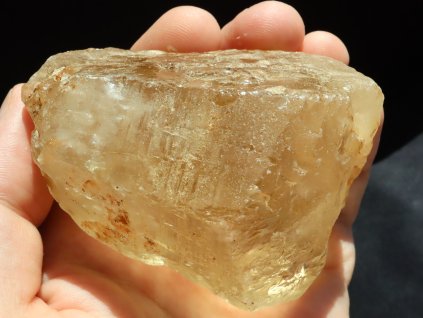 citrin fragment krystalu jemne zluty cesky pravy kamen 1