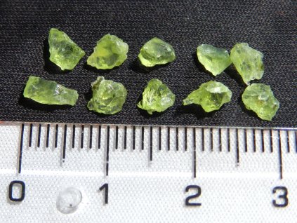 olivin zrna zelena prusvitna 1