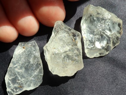 kristal prirodni surovy cesky kamen 1