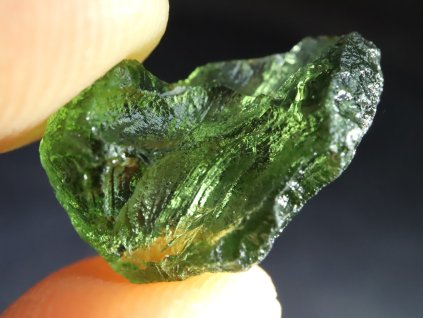 vltavin pravy prirodni cesky drahy kamen tektit moldavit meteorit 1