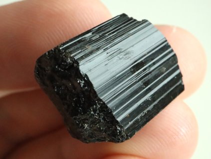 cerny turmalin skoryl obrazky 1