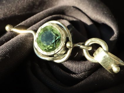 brouseny vltavin sperk privesek moldavit drahy kamen cesky zeleny obrazky 1