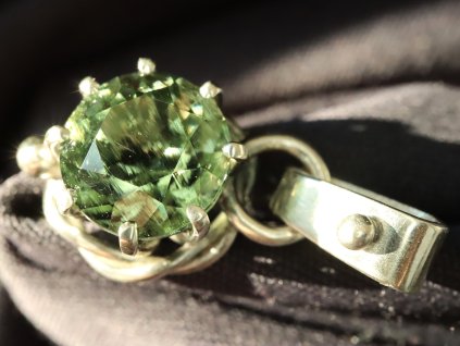 vltavin brouseny vybrouseny privesek sperk cesky zeleny drahokam moldavit prodej obrazky 1