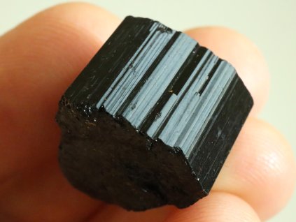 cerny turmalin skoryl spalik valecek 2