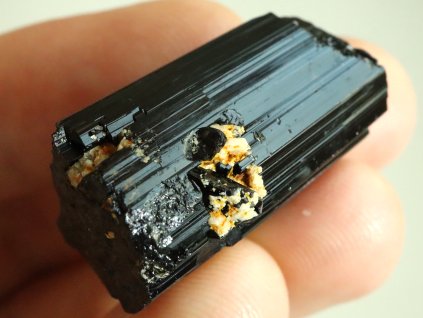 cerny turmalin albit zdobeny 1