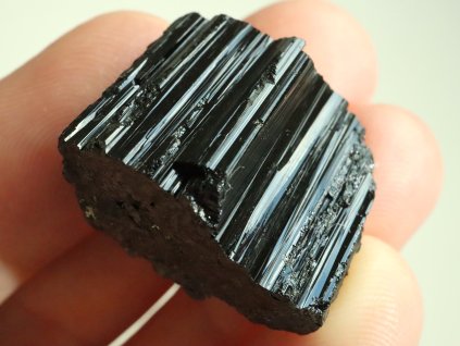 cerny turmalin prodejni nabidka ceskych kamenu 1