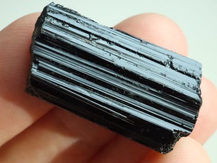 turmalin skoryl leskly 1