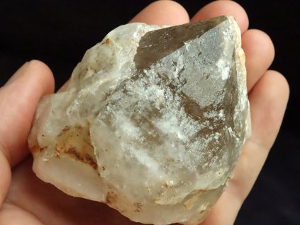 Buclatý krystal záhnědy s druhogenerační krustou mléčného křemene