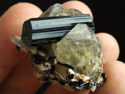 cerny turmalin zahneda obrazky 1