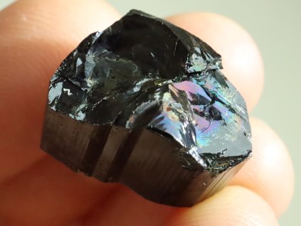 cerny turmalin barevna duha 1