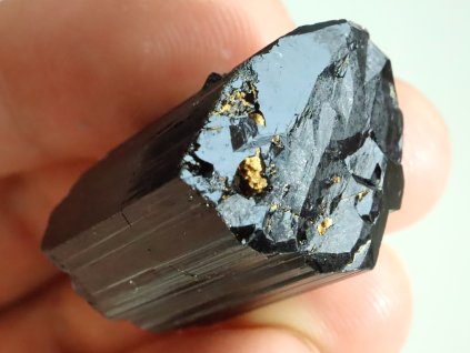 cerny ukonceny turmalin esteticky 1