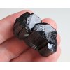 srostlice cernych turmalinu cesky drahy mineral nerost ukonceny vzorek 3