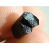 ukoncene cerne turmaliny stupnovite krystaly 3